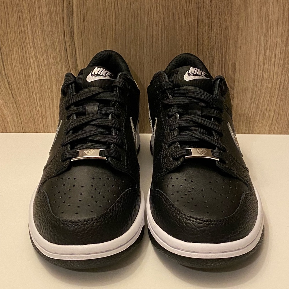 Nike Dunk Low GS x NBA Spurs DC9560-001 Black White Silver Chrome Grey Size 6.5Y - Picture 2 of 11